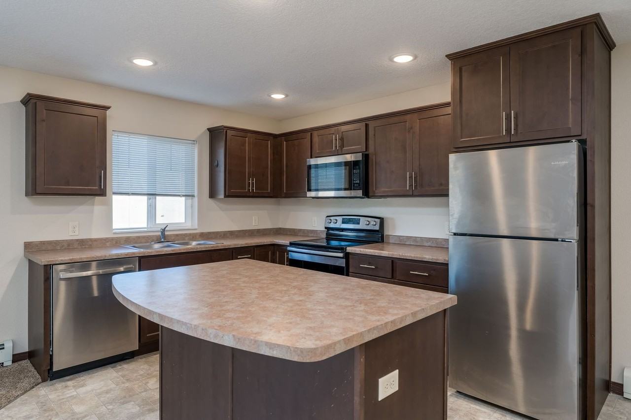 Lakeside Apartments - Photo 5 of 40