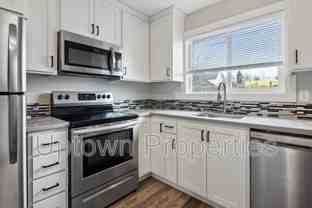 8049 Ne Flanders St - Photo 1 of 1
