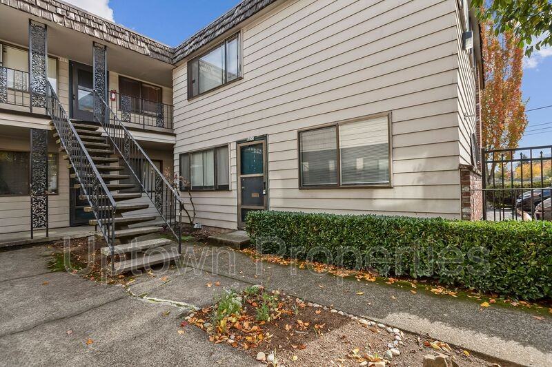 8049 Ne Flanders St - Photo 2 of 4