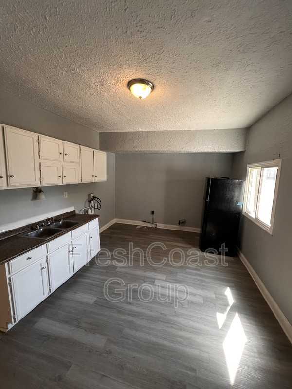 3318 West 30th Street #1 - Photo 2 of 12