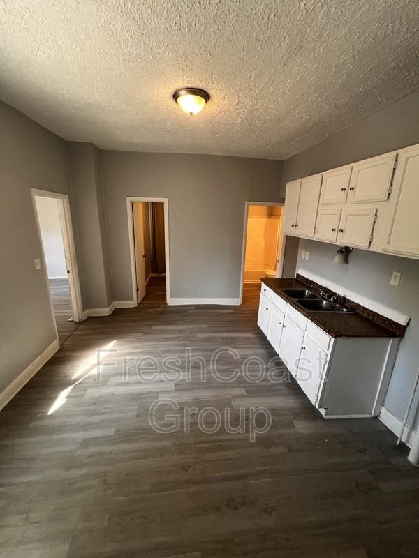 3318 West 30th Street #1 - Photo 3 of 12