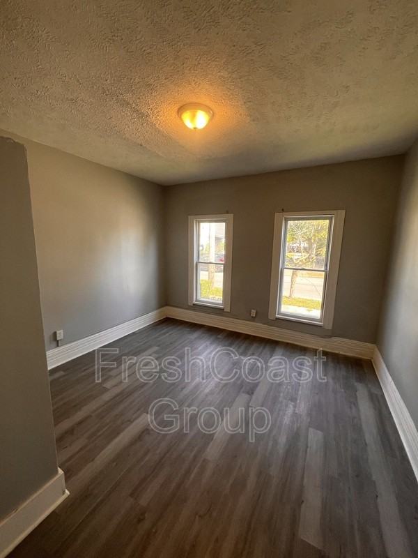 3318 West 30th Street #1 - Photo 4 of 12