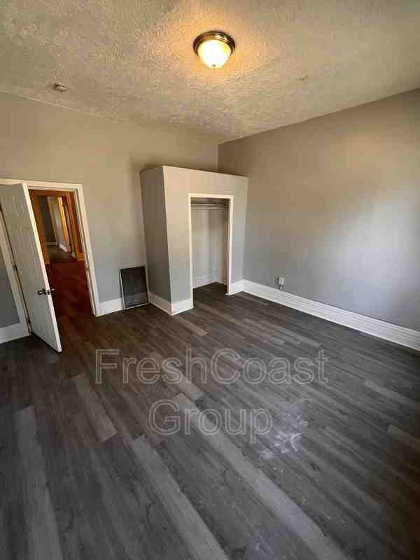 3318 West 30th Street #1 - Photo 5 of 12