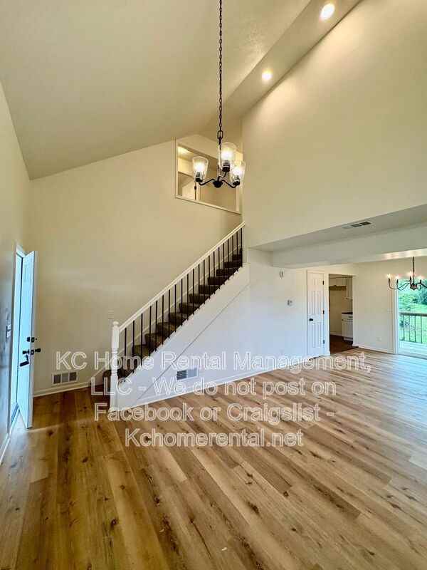 307 E Main St Apt B - Photo 4 of 30