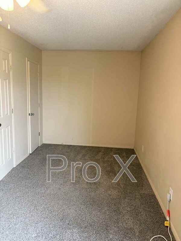 924 Goetz Blvd #9 - Photo 5 of 20