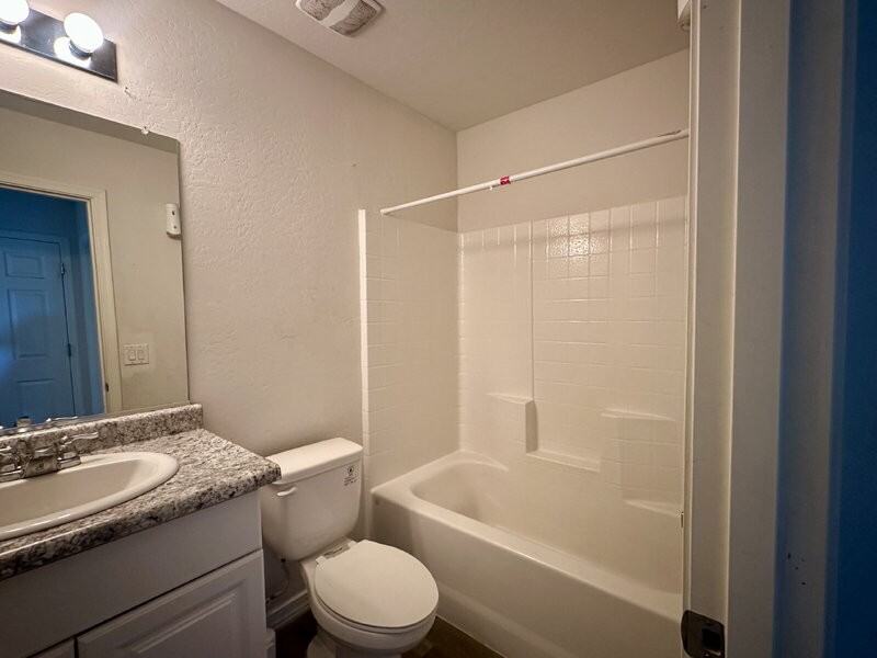 226 W Watson Ct - Photo 6 of 15