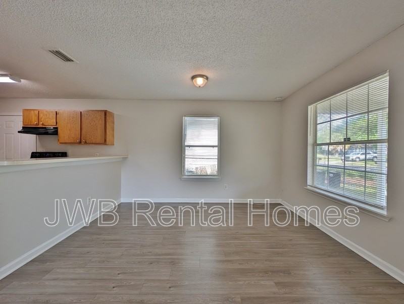 2122 Woodside St - Photo 4 of 9