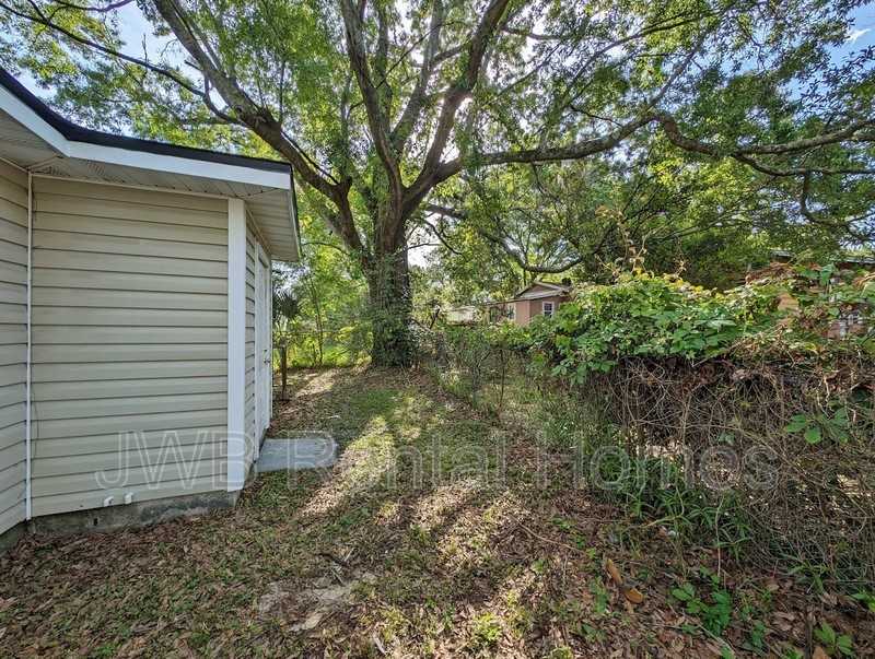 2122 Woodside St - Photo 7 of 9