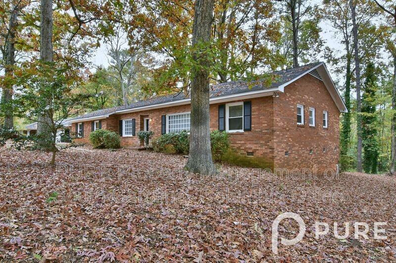 128 Valcour Rd - Photo 3 of 49