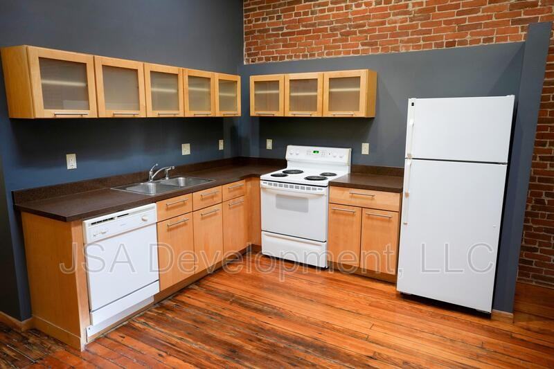 220 E 4th St #201 - Photo 7 of 7