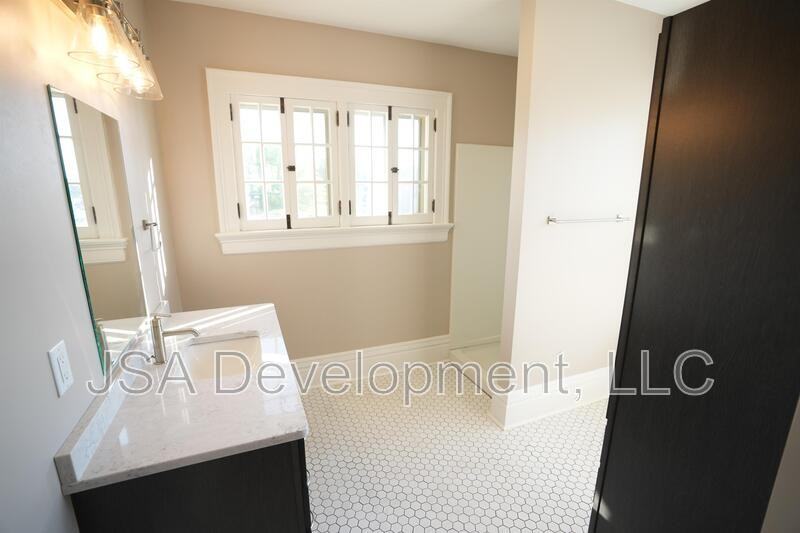 519 E 3rd St #2 - Photo 2 of 18