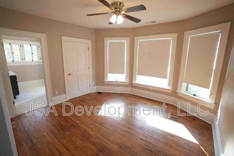 519 E 3rd St #2 - Photo 4 of 18