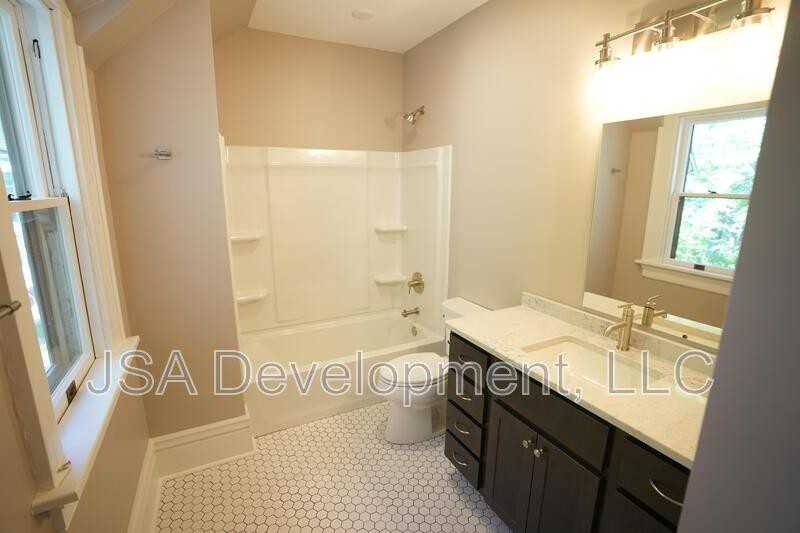 519 E 3rd St #2 - Photo 6 of 18