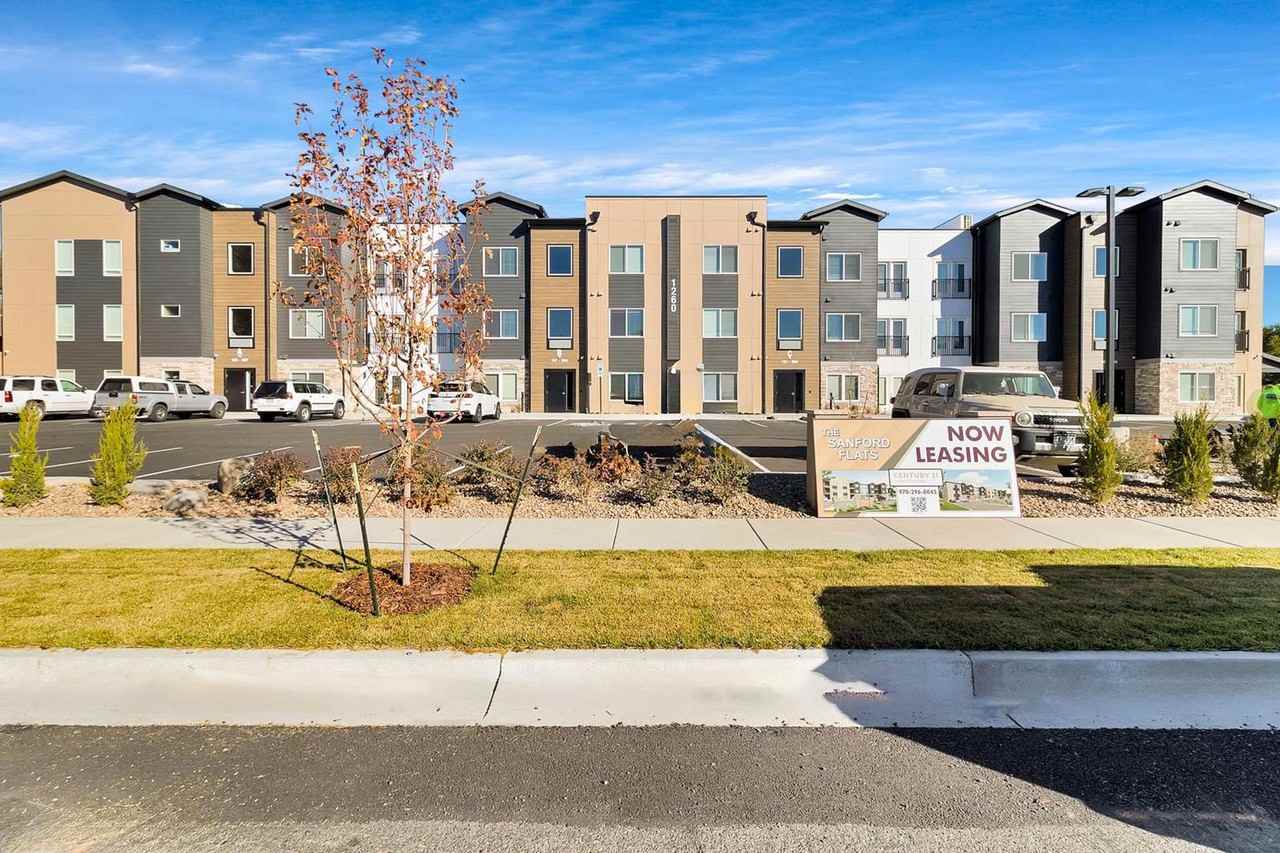 1260 Bookcliff Ave #B202 - Photo 2 of 31