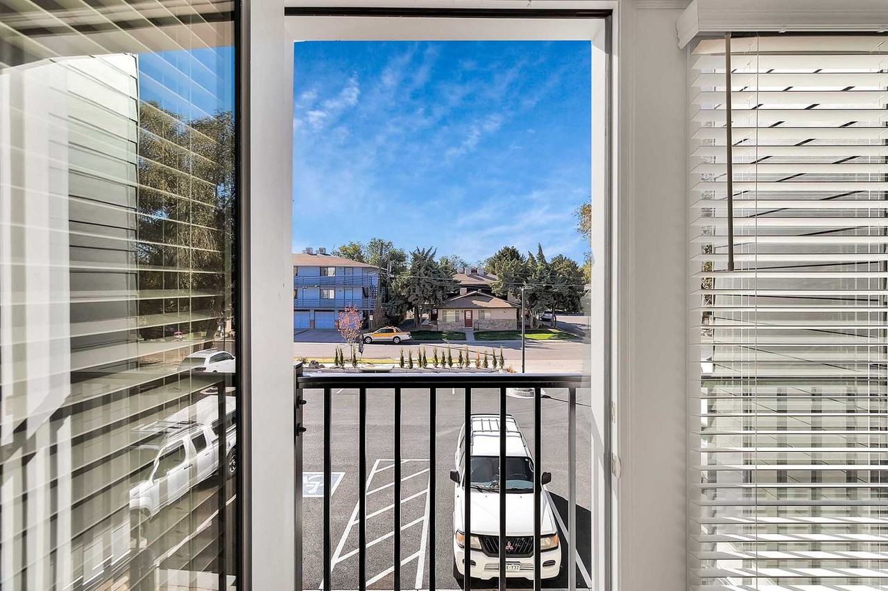 1260 Bookcliff Ave #B202 - Photo 5 of 31