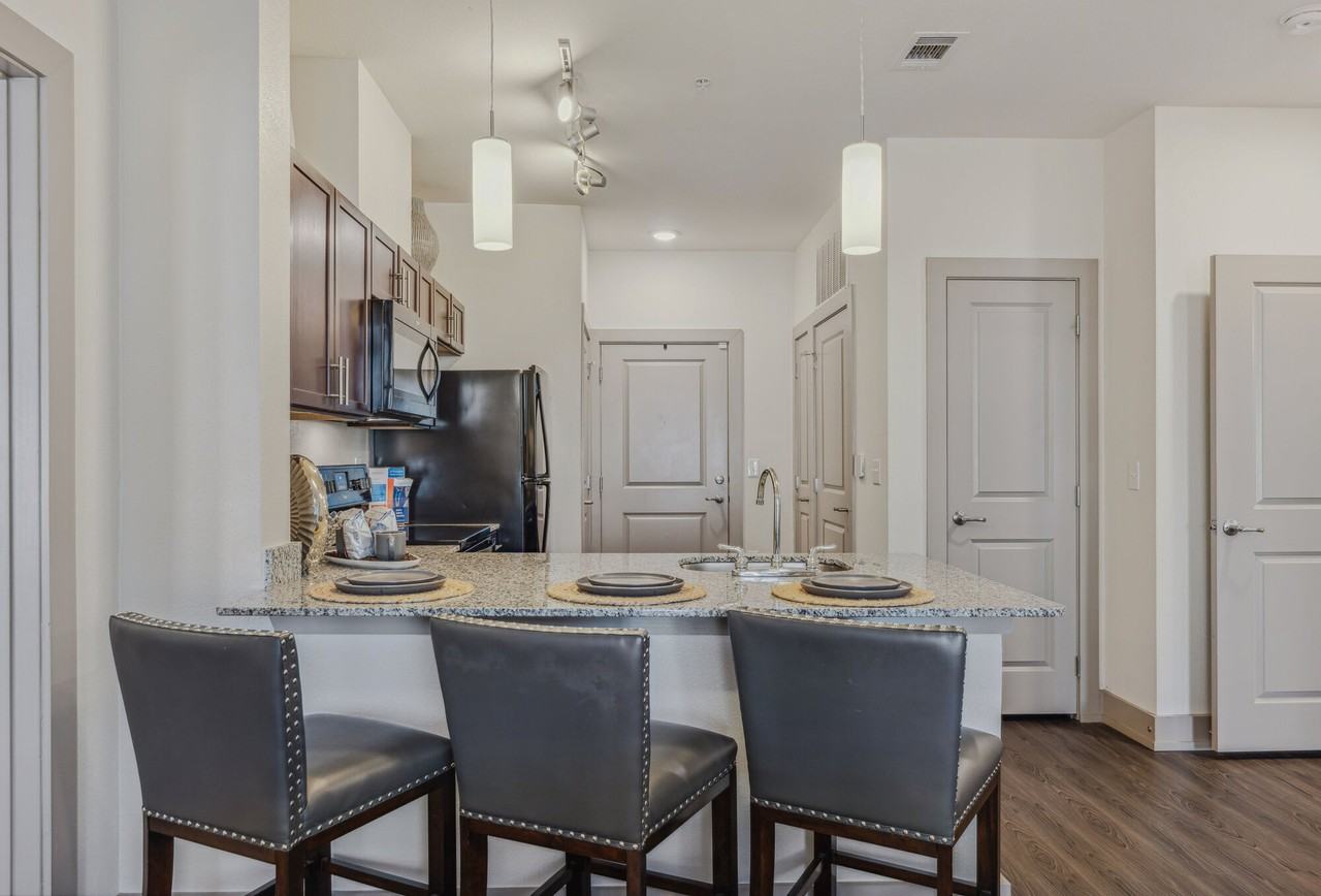 Steelyard - Photo 4 of 56