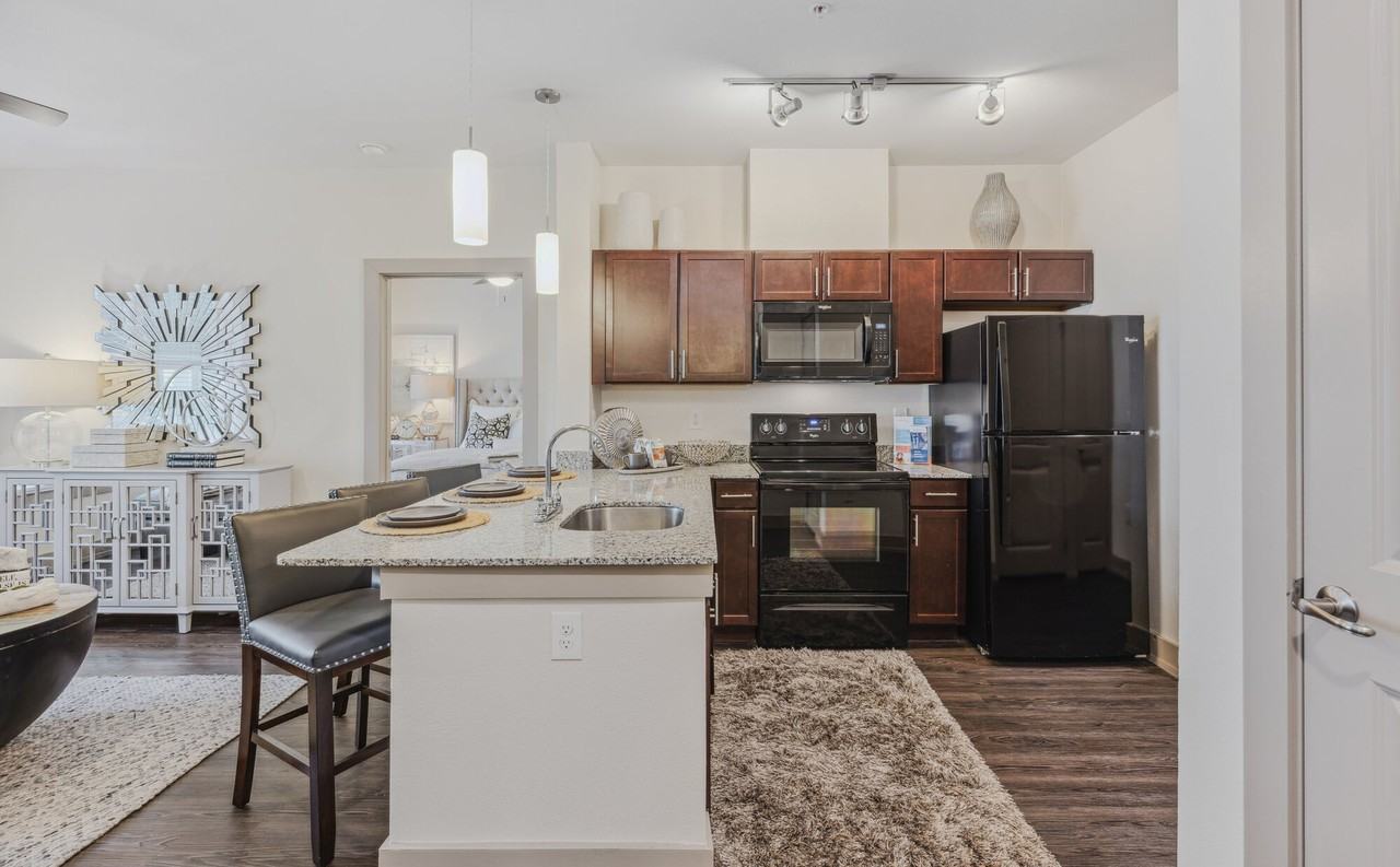 Steelyard - Photo 5 of 56