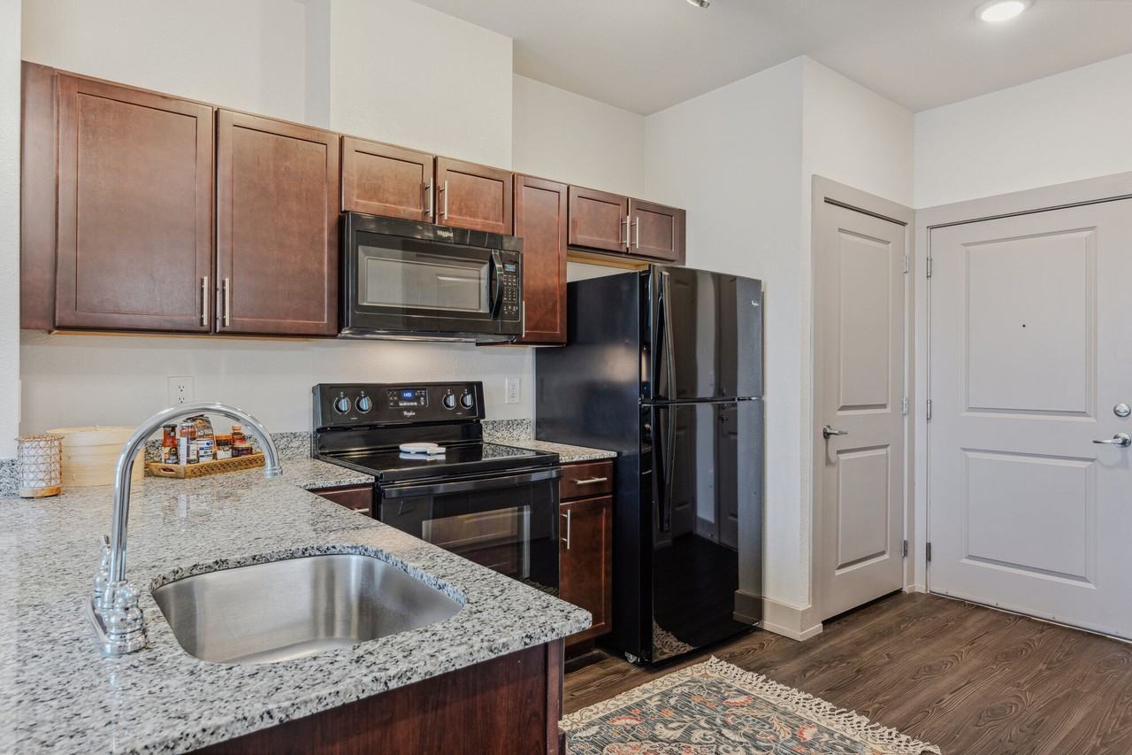 Steelyard - Photo 7 of 56