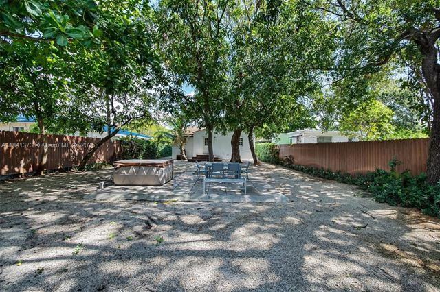 154 Nw 45th St - Photo 2 of 28