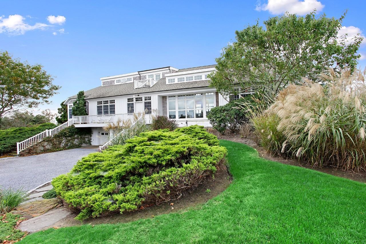 140 Bay Ave - Photo 3 of 21