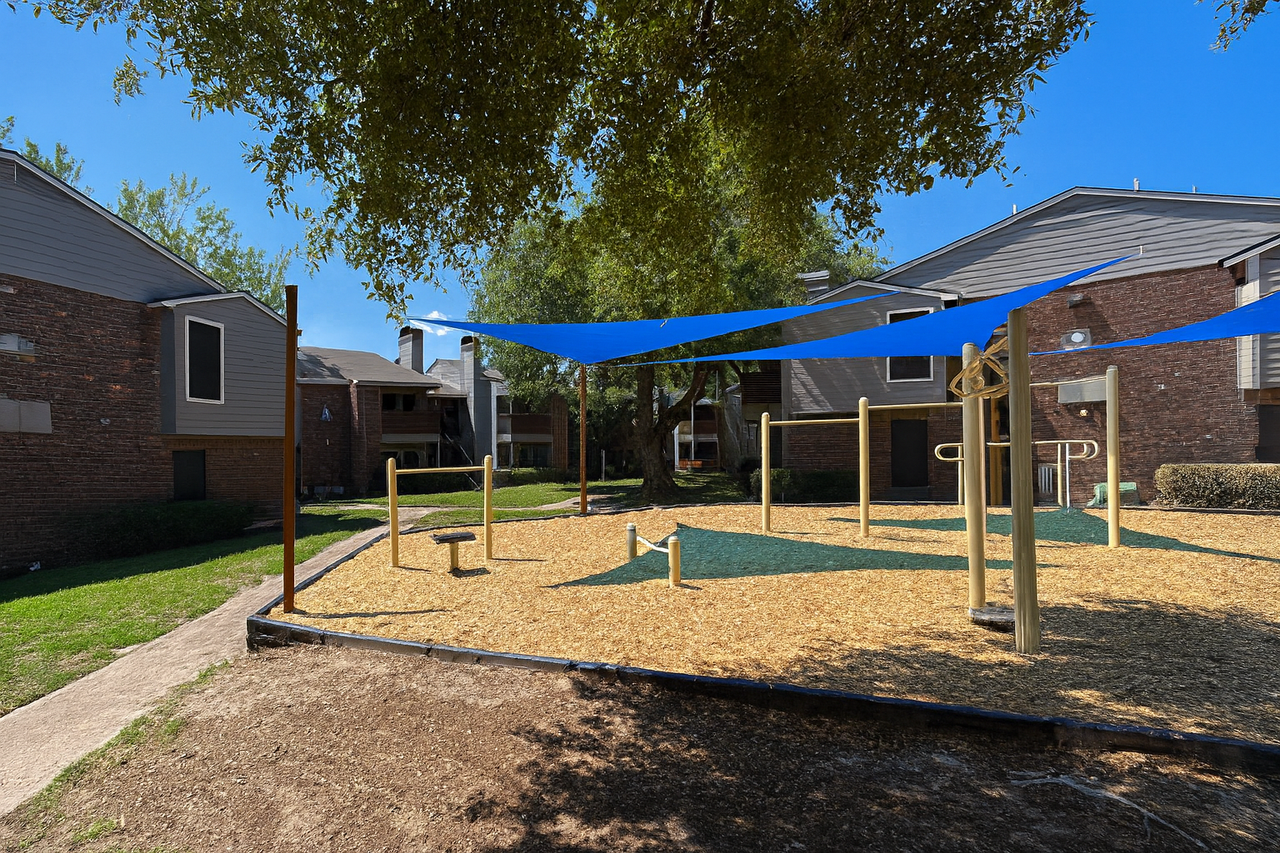 Porterwood Apartments - Photo 3 of 50