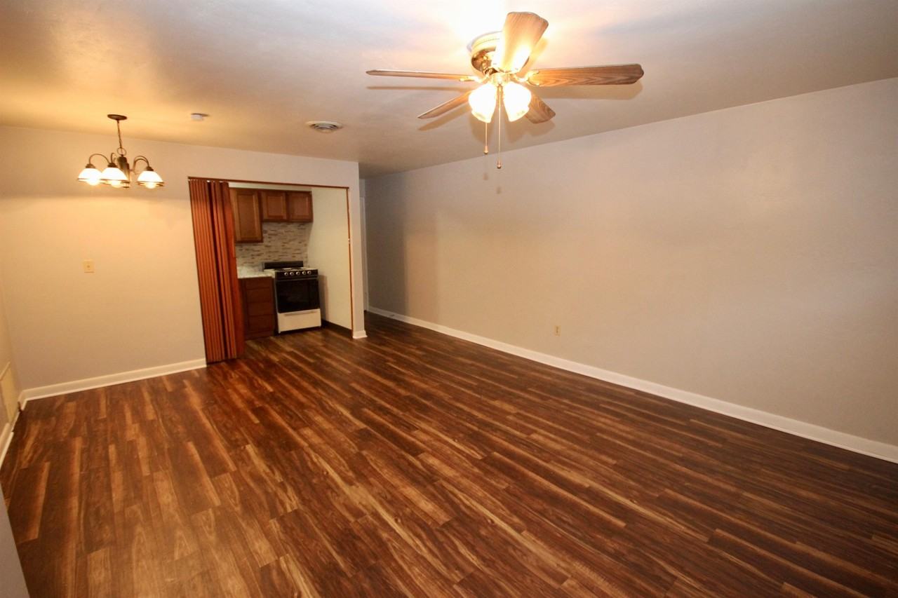 LAUREL GARDENS -- 189 - Photo 3 of 13