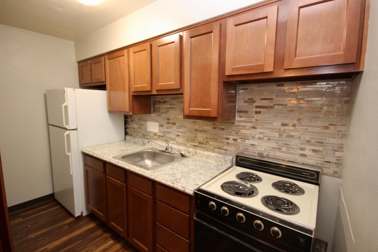 LAUREL GARDENS -- 189 - Photo 4 of 13