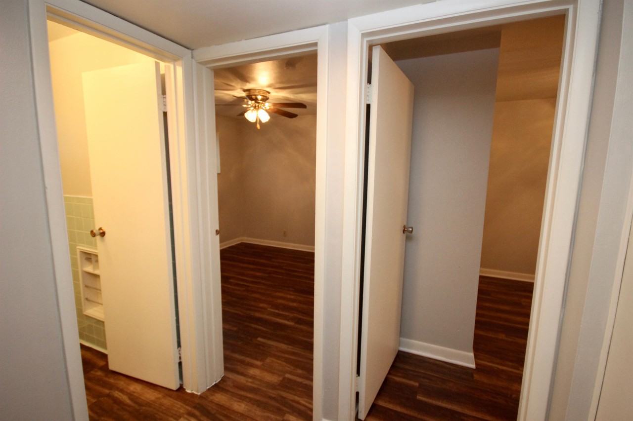 LAUREL GARDENS -- 189 - Photo 5 of 13