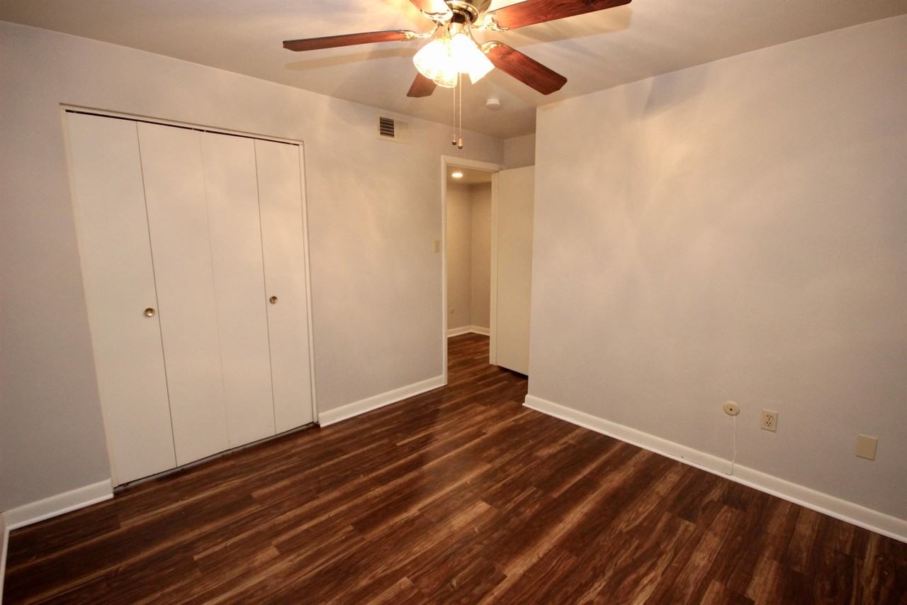 LAUREL GARDENS -- 189 - Photo 7 of 13