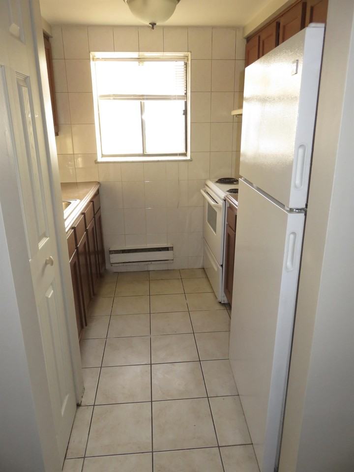 FOUNTAIN SQUARE APARTMENTS - Photo 3 of 28