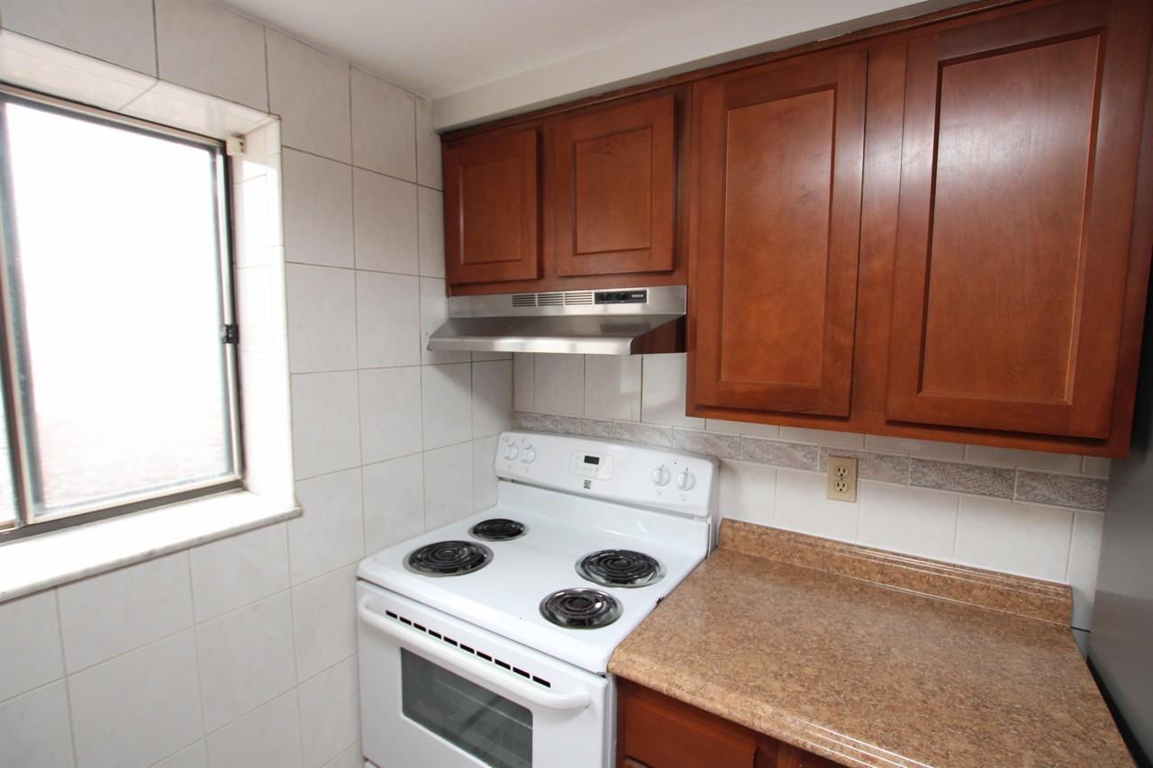 FOUNTAIN SQUARE APARTMENTS - Photo 5 of 28