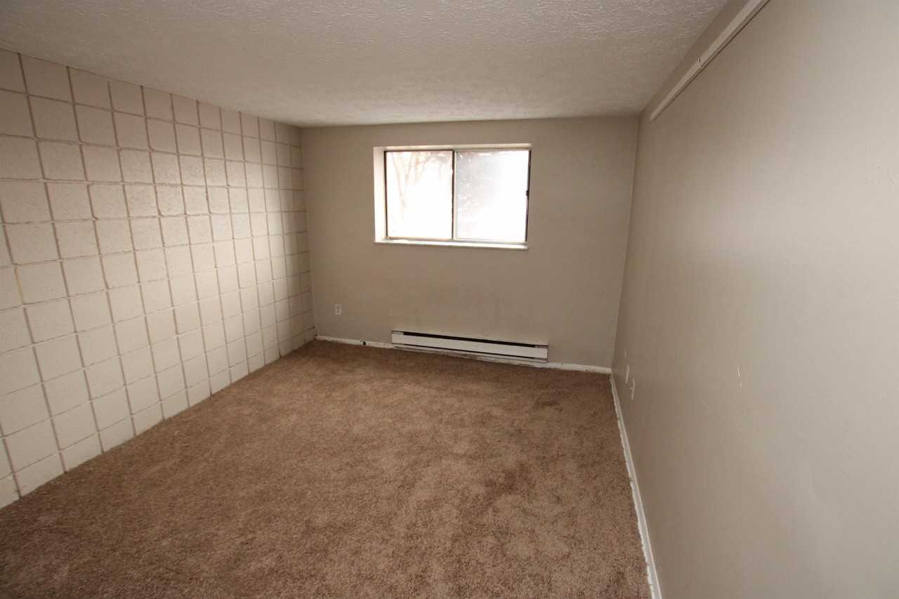 FOUNTAIN SQUARE APARTMENTS - Photo 6 of 28