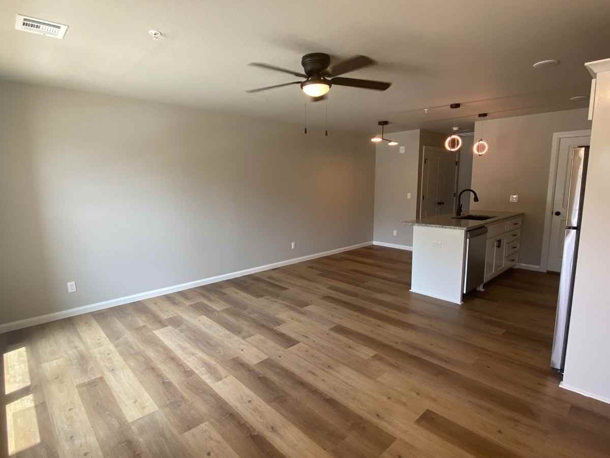 E 3rd St_207 Unit B - Photo 3 of 11