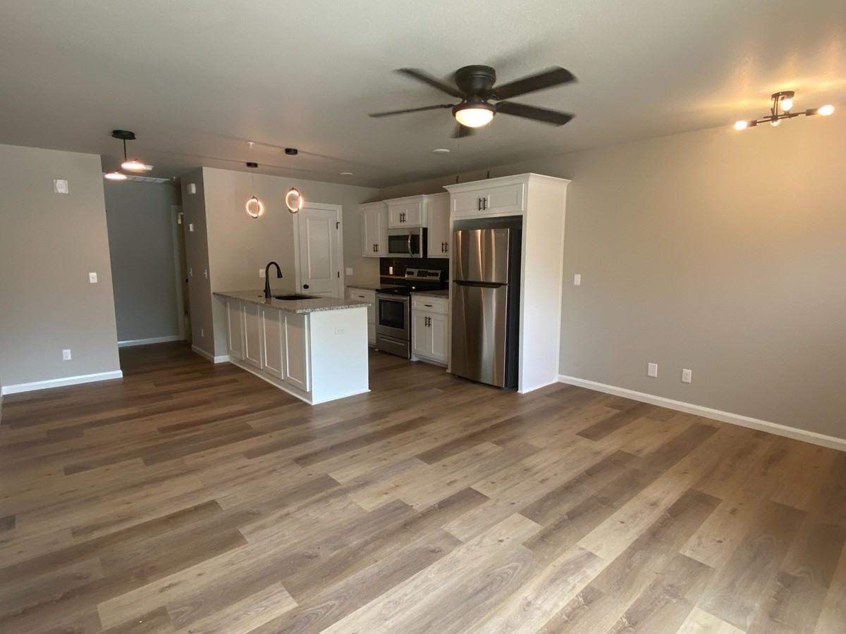 E 3rd St_207 Unit B - Photo 4 of 11