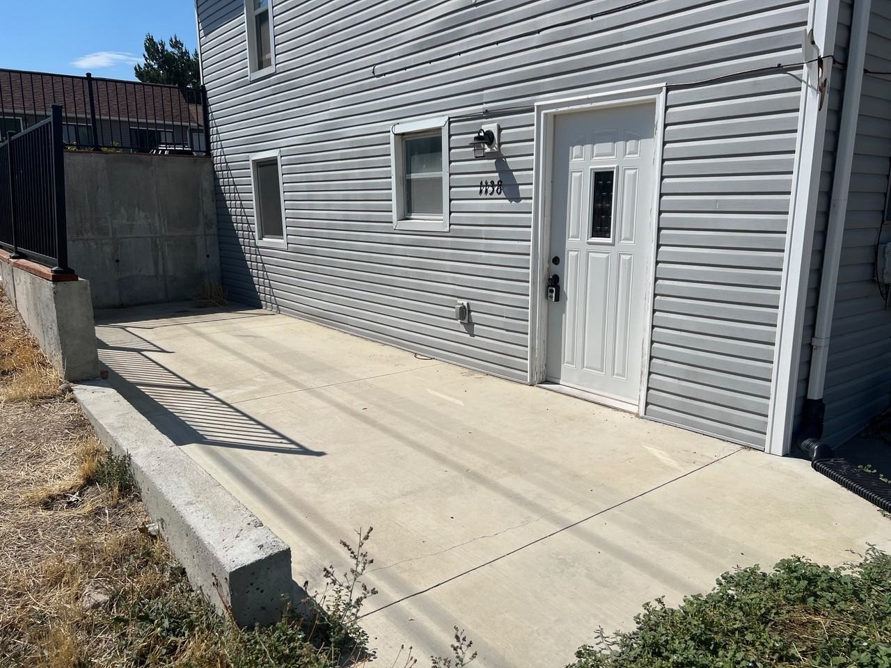 1138 West 11th Street - Photo 2 of 8