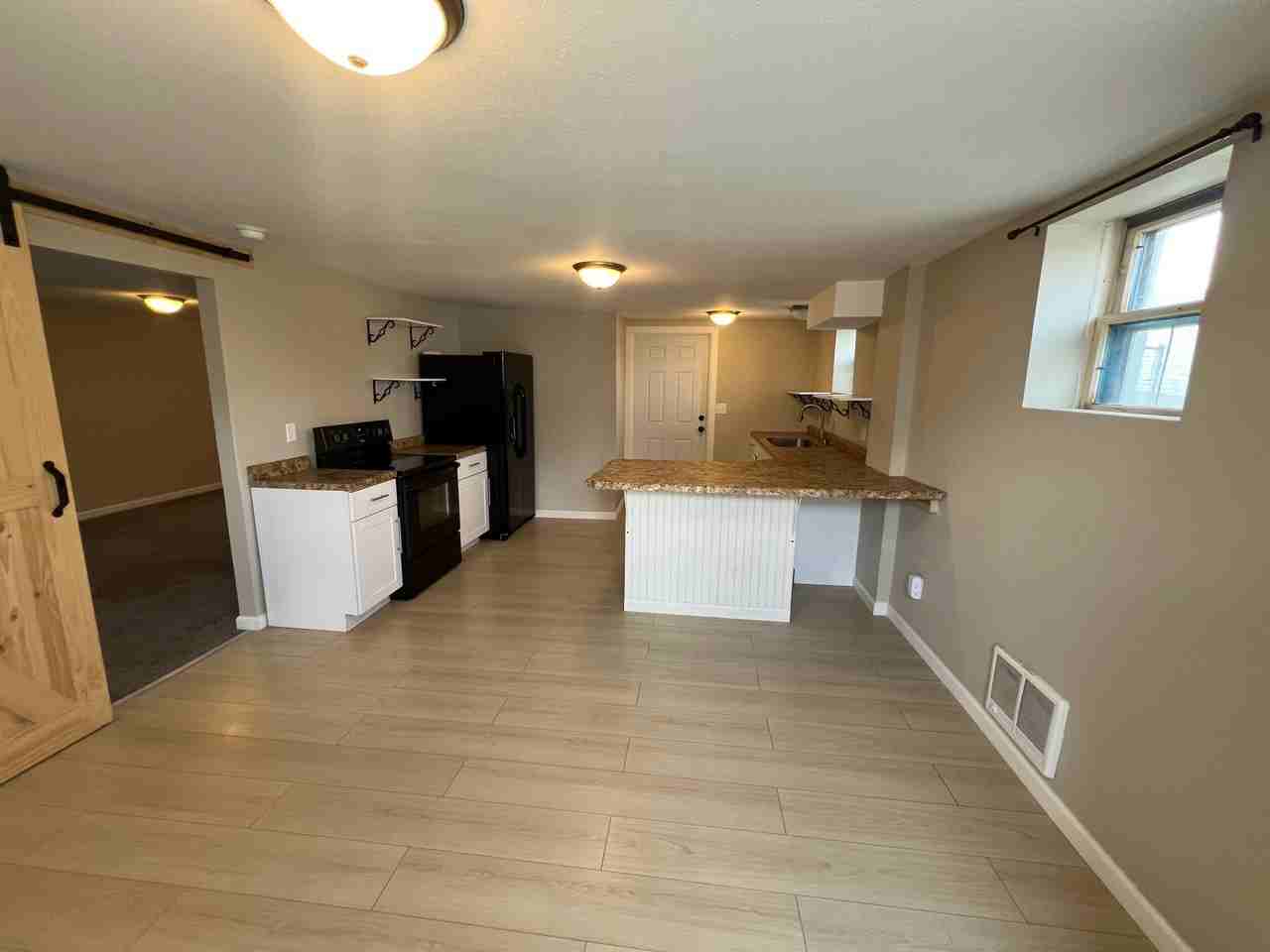 1138 West 11th Street - Photo 3 of 8