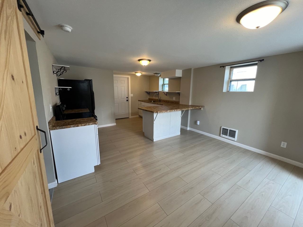 1138 West 11th Street - Photo 4 of 8