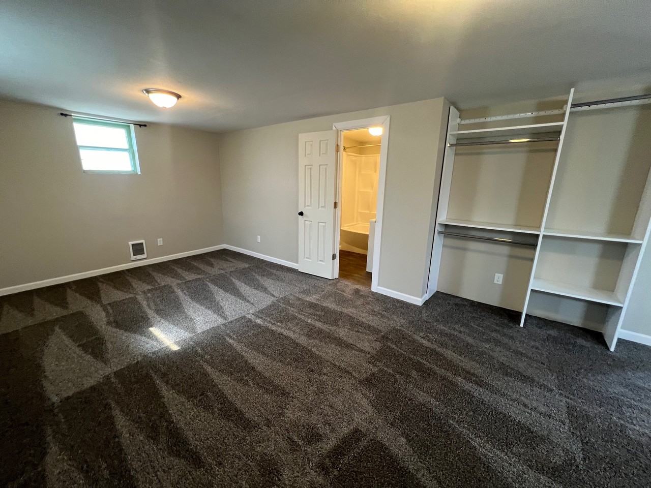 1138 West 11th Street - Photo 7 of 8