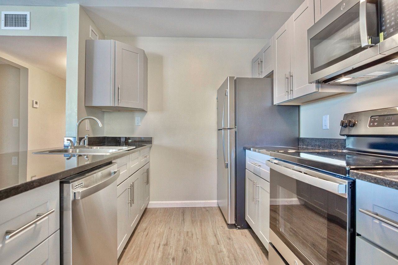 240 Harmon Avenue - Photo 6 of 29