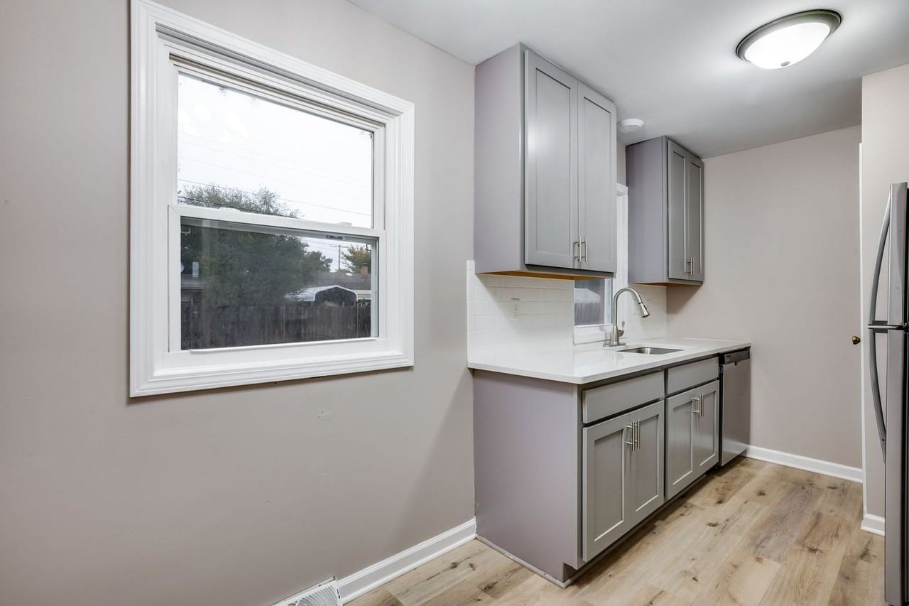 1222 E Del Mar St - Photo 7 of 16