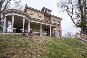 featured image of 2369 Williams St