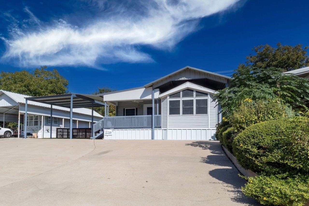 710 Brazos Harbor Cir - Photo 2 of 27