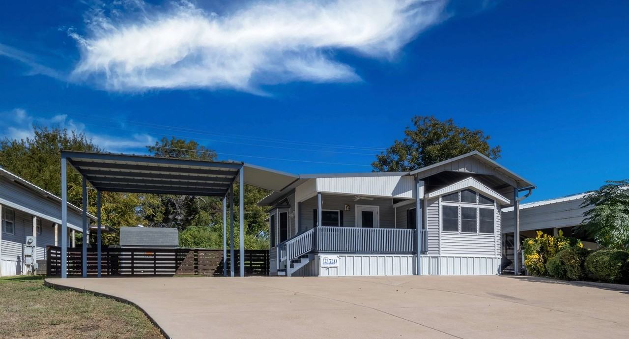 710 Brazos Harbor Cir - Photo 3 of 27