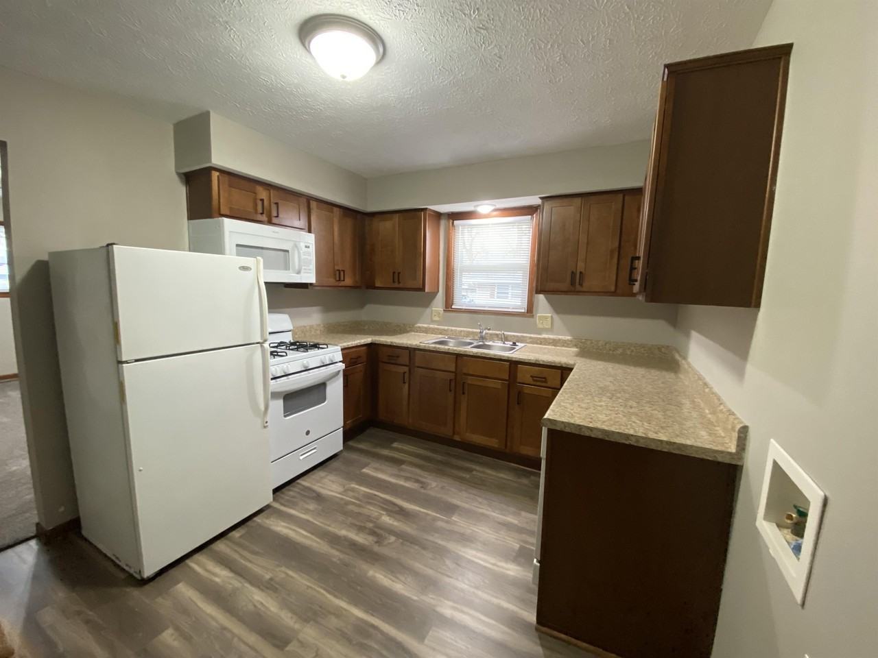 2060 E. Cairo A - Photo 3 of 9