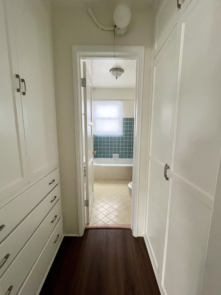 1061 E. Broadway - Photo 5 of 34