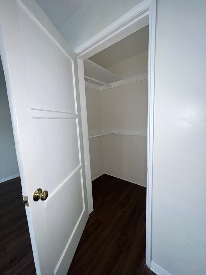 1061 E. Broadway - Photo 6 of 34