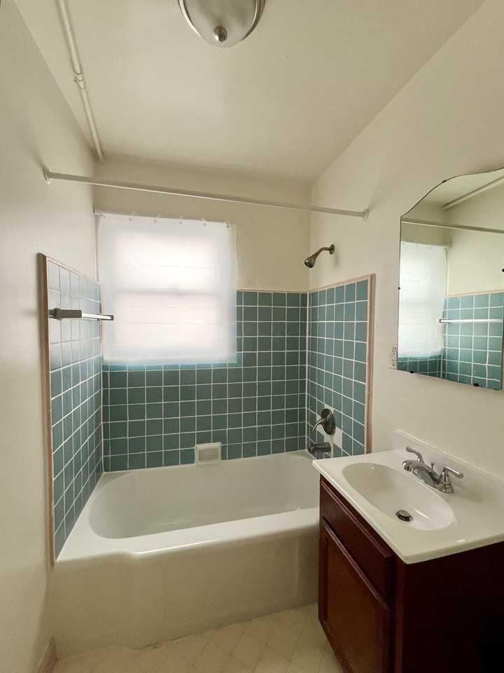 1061 E. Broadway - Photo 7 of 34