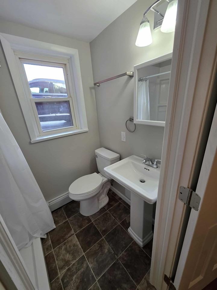 2525 Peach Street - Photo 4 of 11