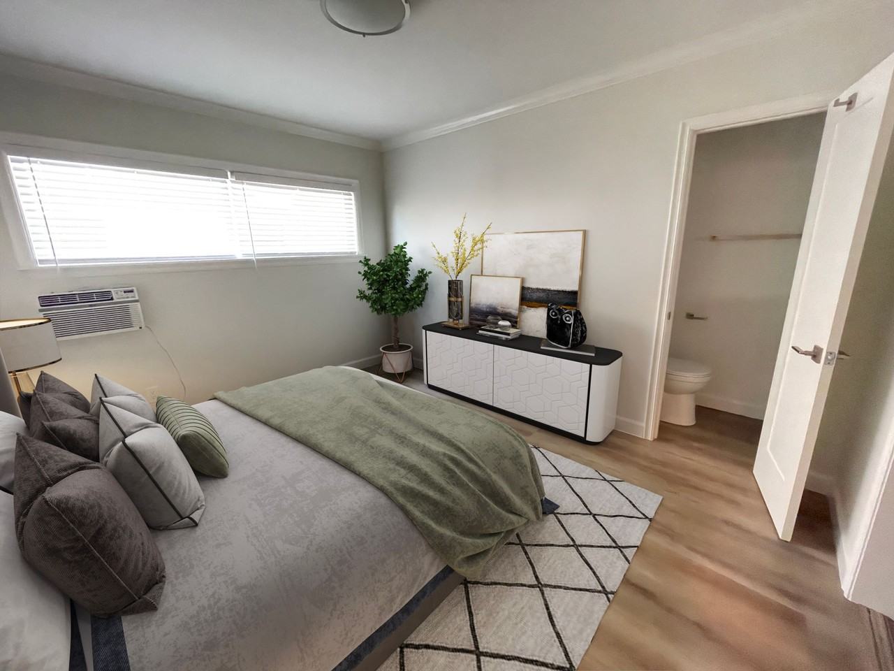 3131 Bagley Ave - Photo 3 of 4