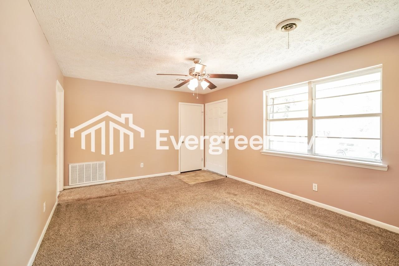 3708 Warsaw Ct - Photo 3 of 15